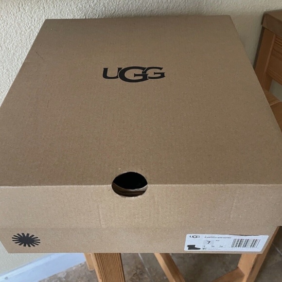 New UGG MINI BAILEY BOW LEOPARD BLACK SUEDE ANKLE WOMEN'S BOOTS SIZE US 7 - Picture 4 of 5